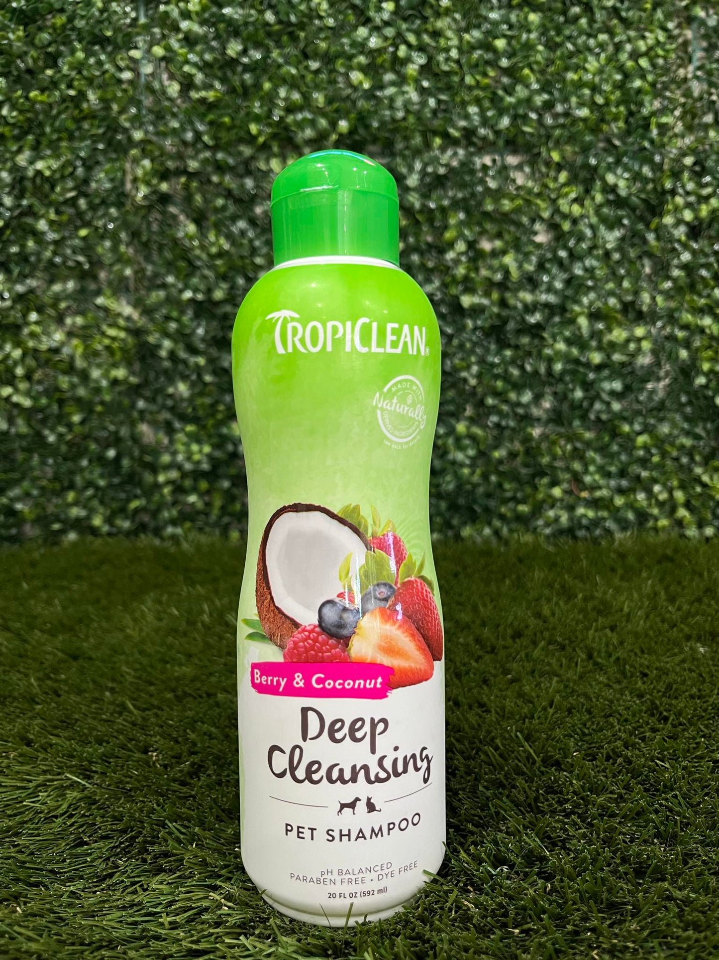 Tropiclean Deep Cleaning Berry & Coconut shampoo